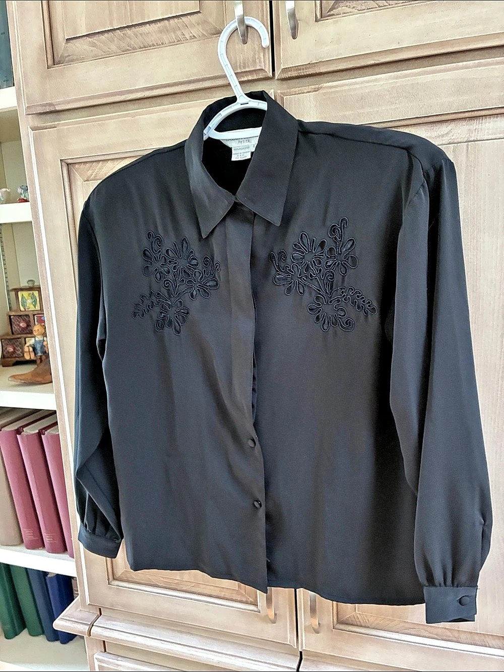 Susan Hutton Embroidered Button Down Blouse in Black Size 4P